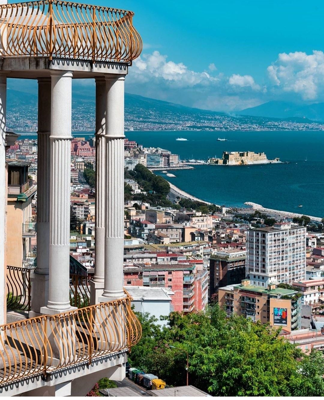 Napoli vista dalla sua collina